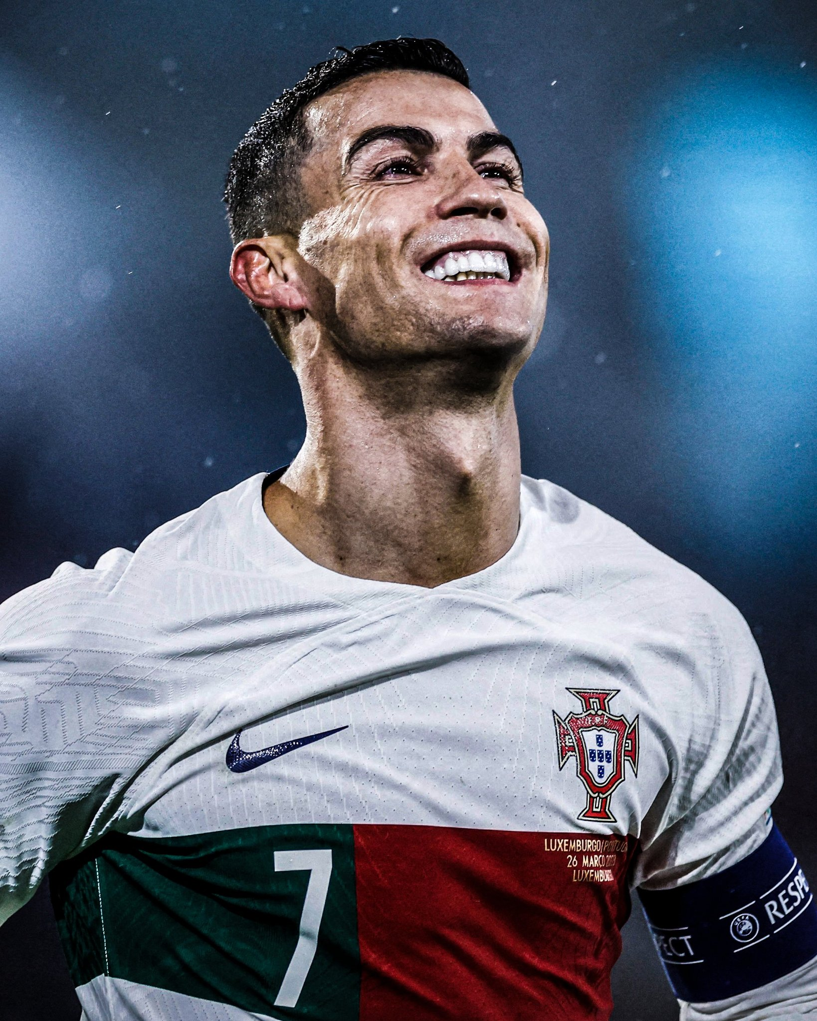 Cristiano Ronaldo com a camisa de Portugal